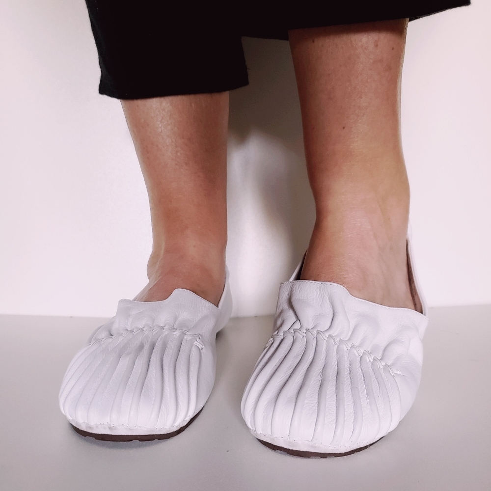 Chocolat Blu White leather flats 10W shoes